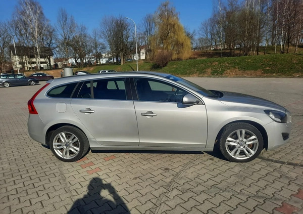 Volvo V60 cena 27500 przebieg: 305000, rok produkcji 2011 z Kielce małe 106